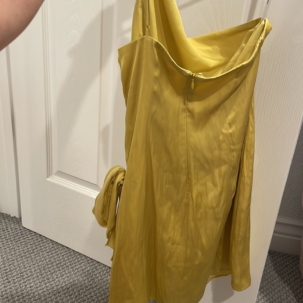 Lovers and Friends one shoulder dress - Picture 3 of 4